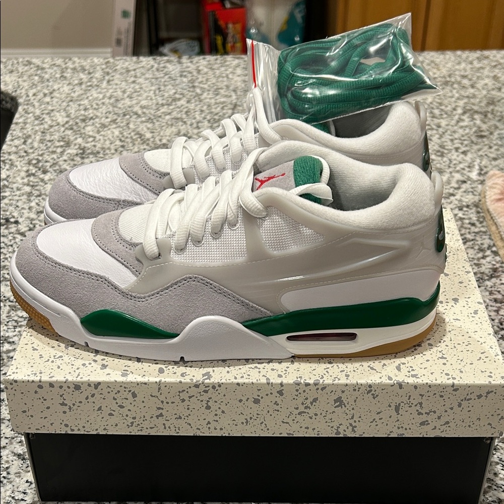 Jordan 4 RM "Pine Green"